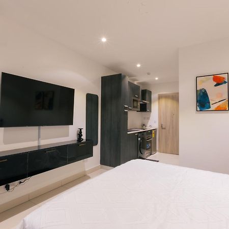7 Minutes From The Airport - Chic Studio Акра Екстериор снимка