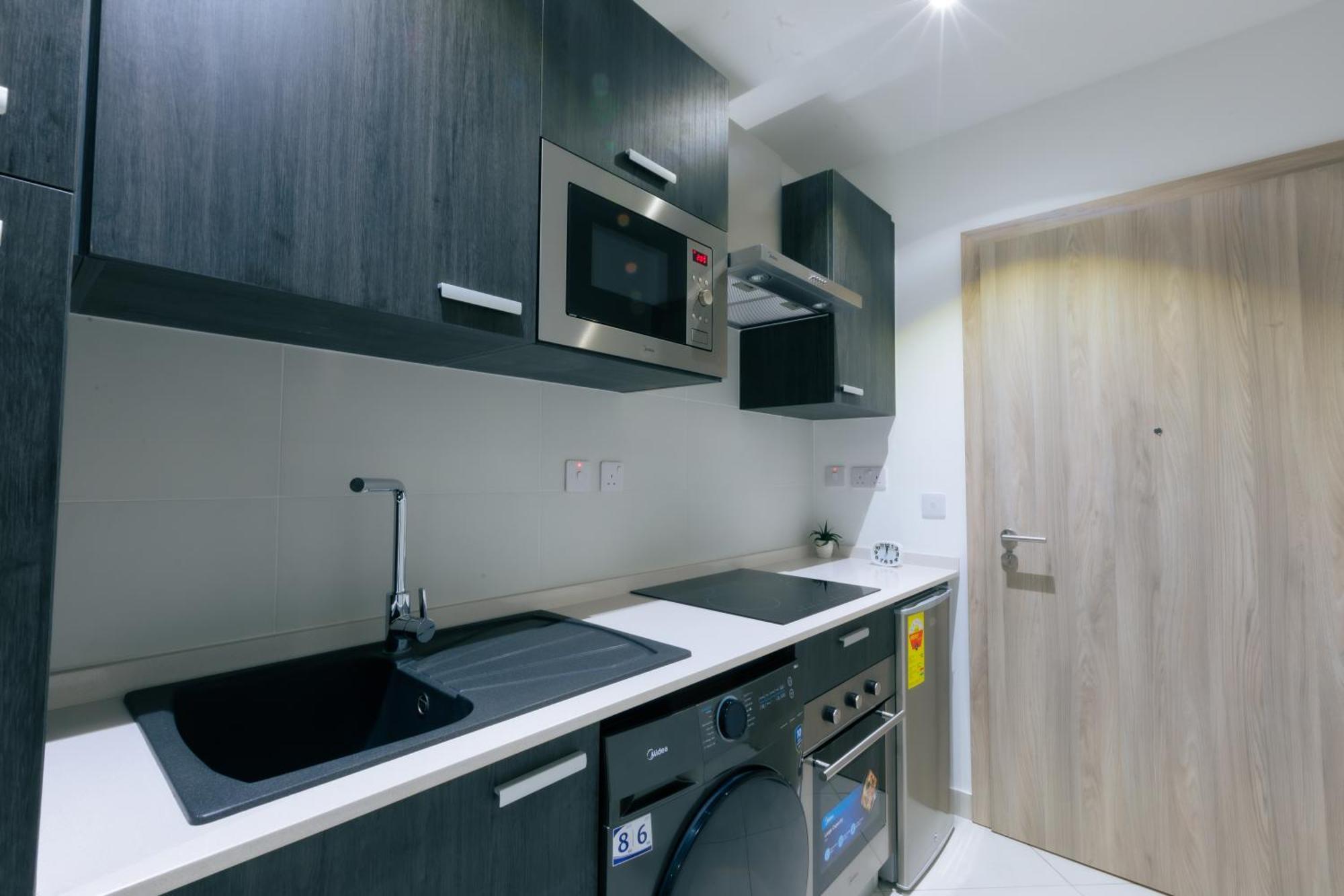 7 Minutes From The Airport - Chic Studio Акра Екстериор снимка