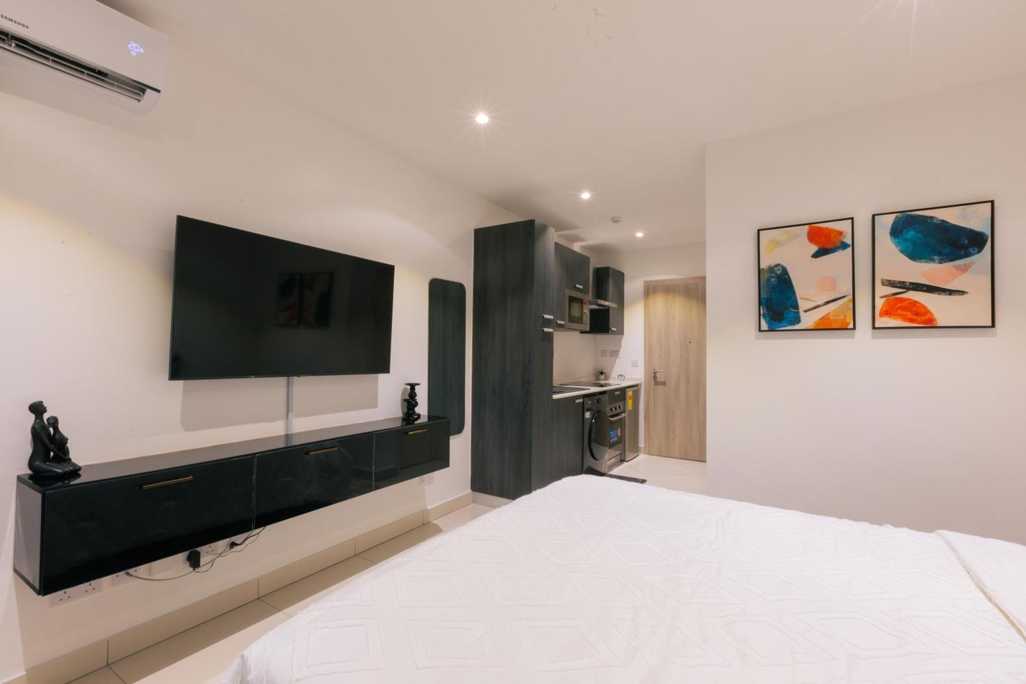 7 Minutes From The Airport - Chic Studio Акра Екстериор снимка